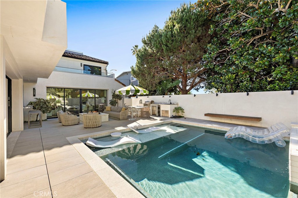 MLS #OC25273393 image #1