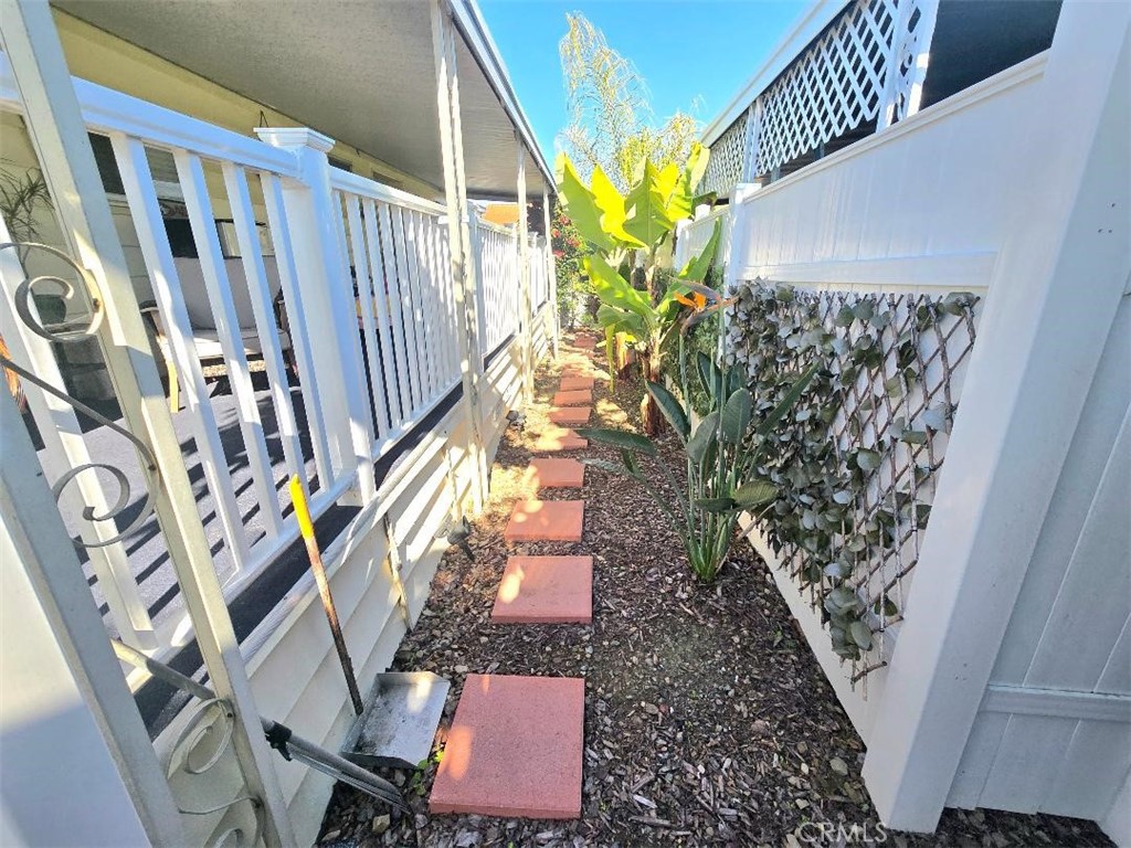 MLS #OC25273407 image #30