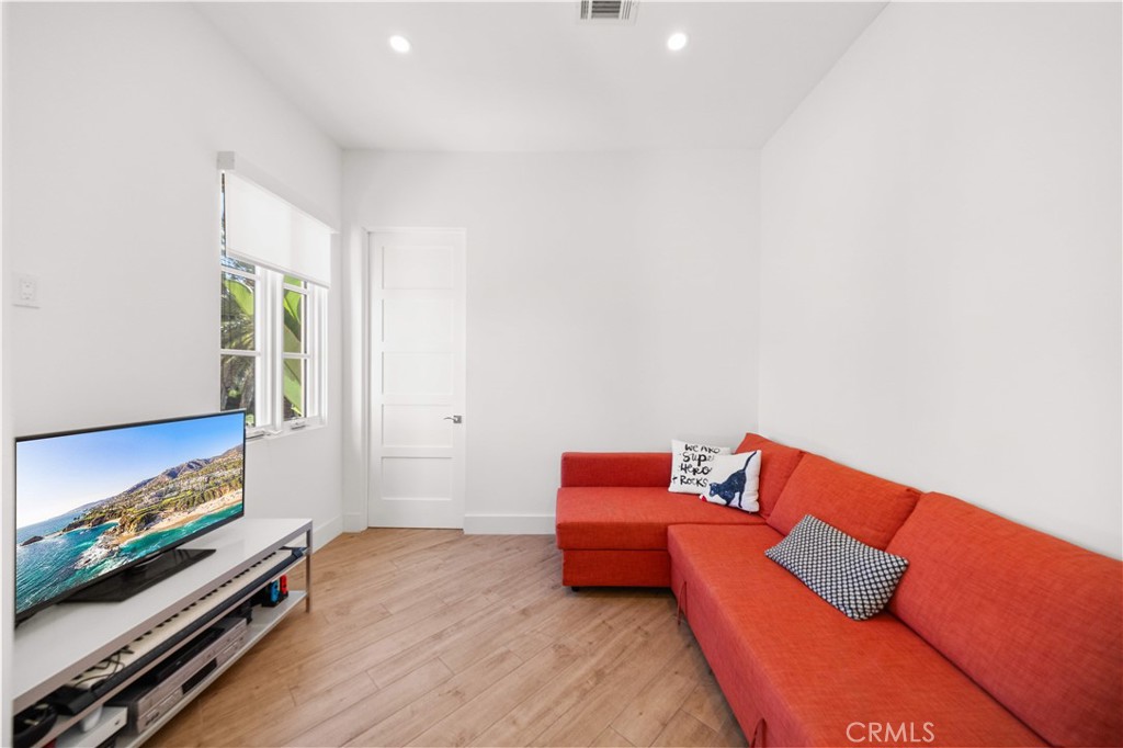 MLS #OC25273449 image #22