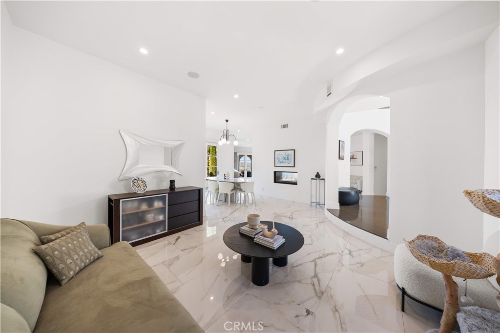 MLS #OC25273449 image #5