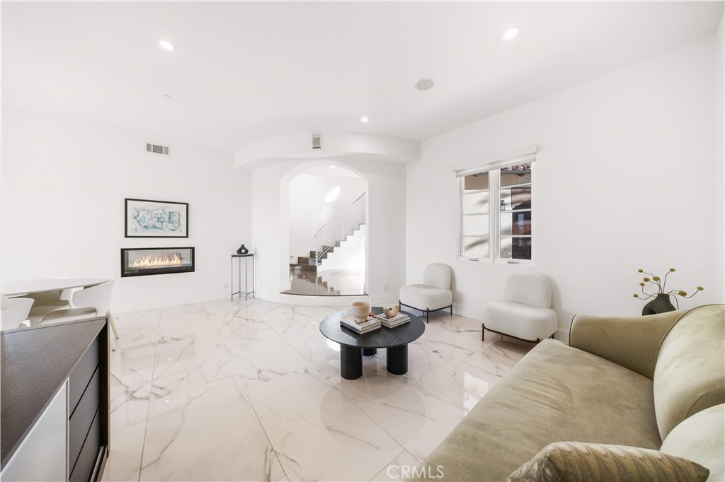 MLS #OC25273449 image #8