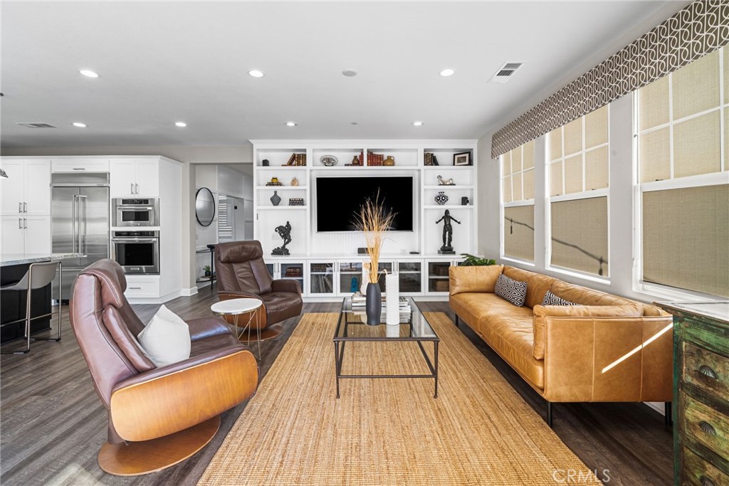 MLS #OC25273581 image #24