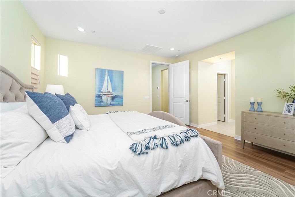 MLS #OC25273672 image #27