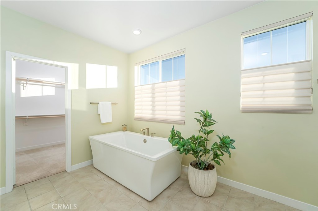 MLS #OC25273672 image #29