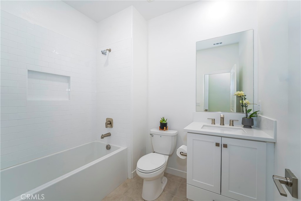 MLS #OC25273672 image #35