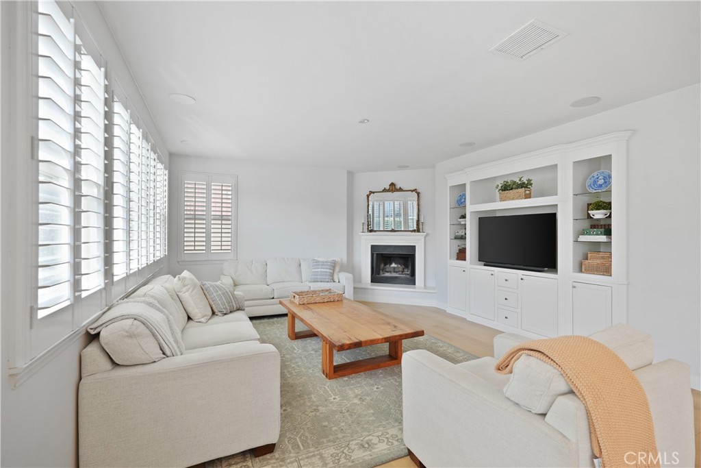 MLS #OC25273684 image #30