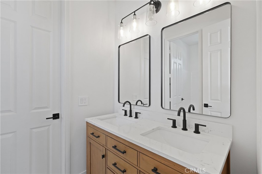 MLS #OC25273684 image #44