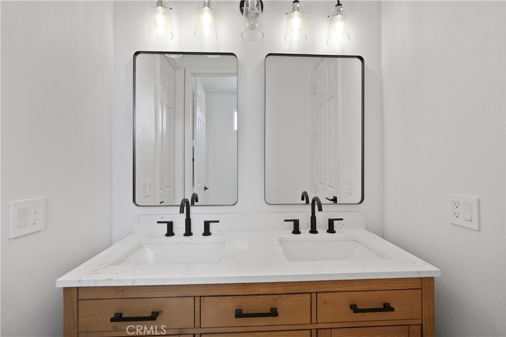 MLS #OC25273684 image #46