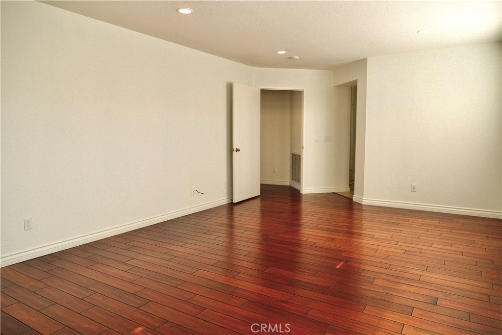 MLS #OC25273703 image #10