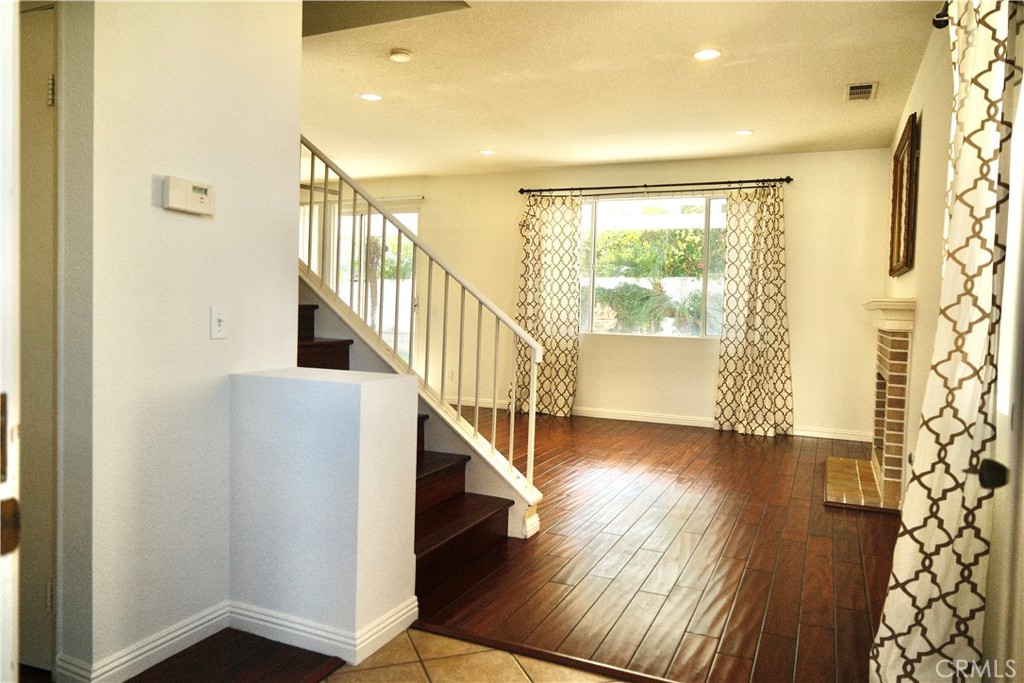 MLS #OC25273703 image #2