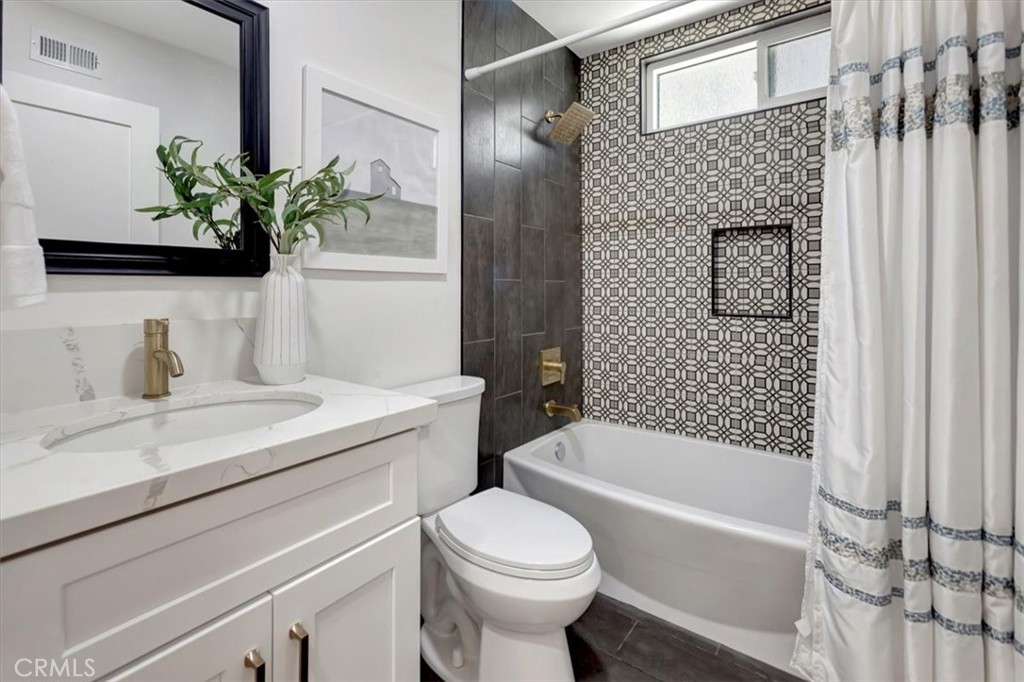 MLS #OC25273724 image #11