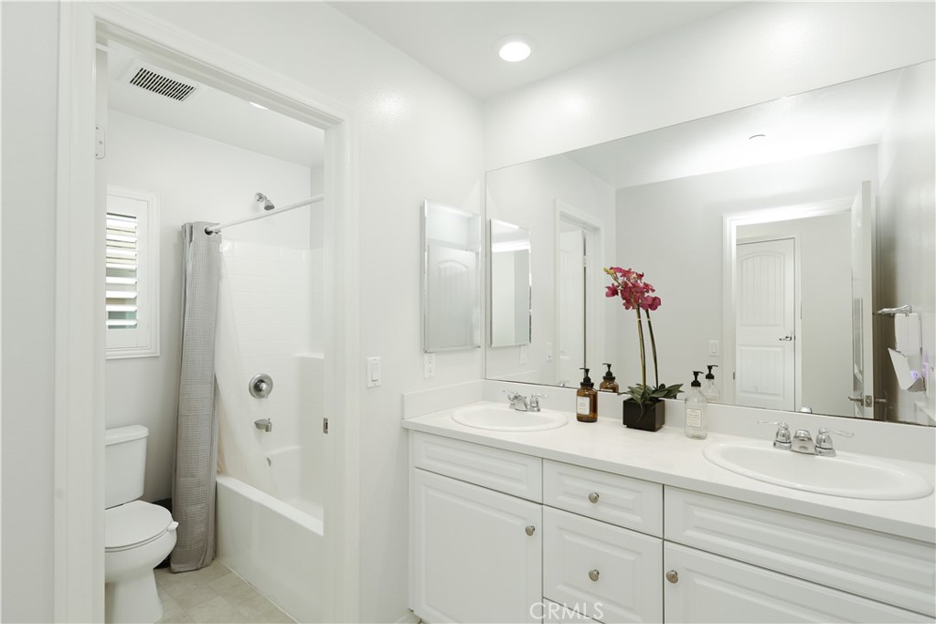 MLS #OC25273730 image #37