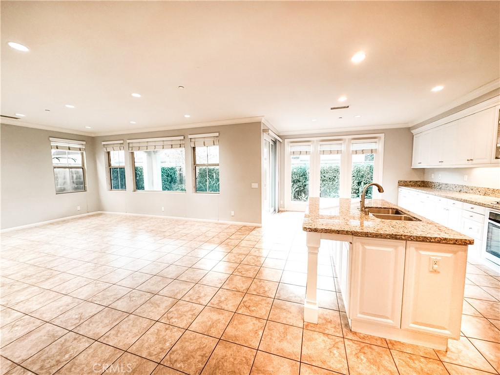 MLS #OC25273734 image #1