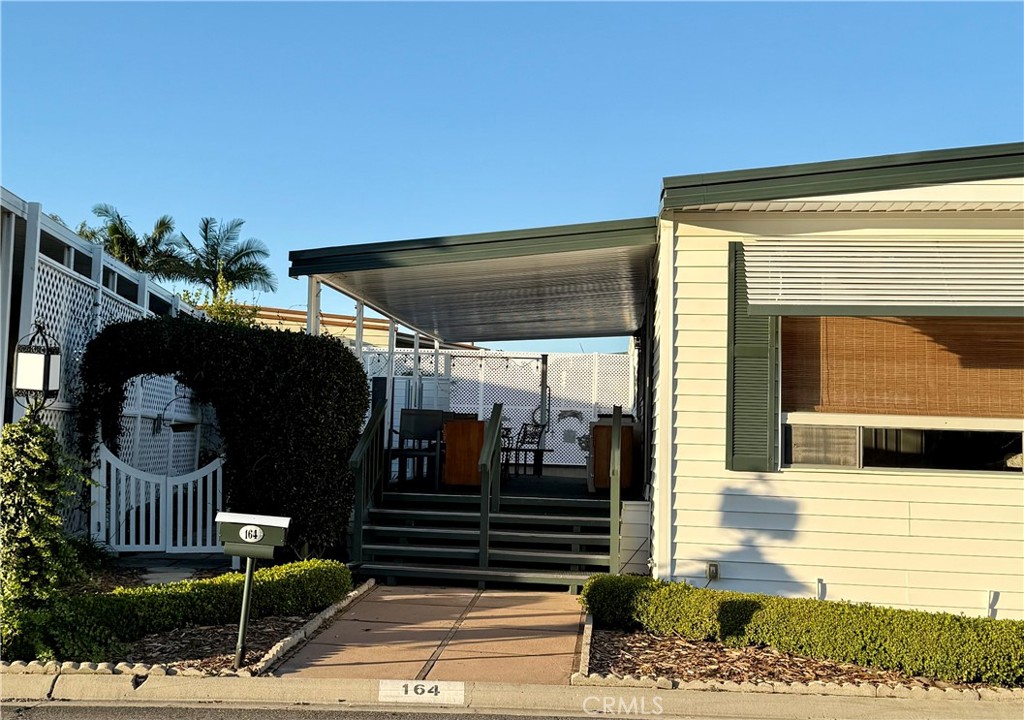 MLS #OC25273742 image #1