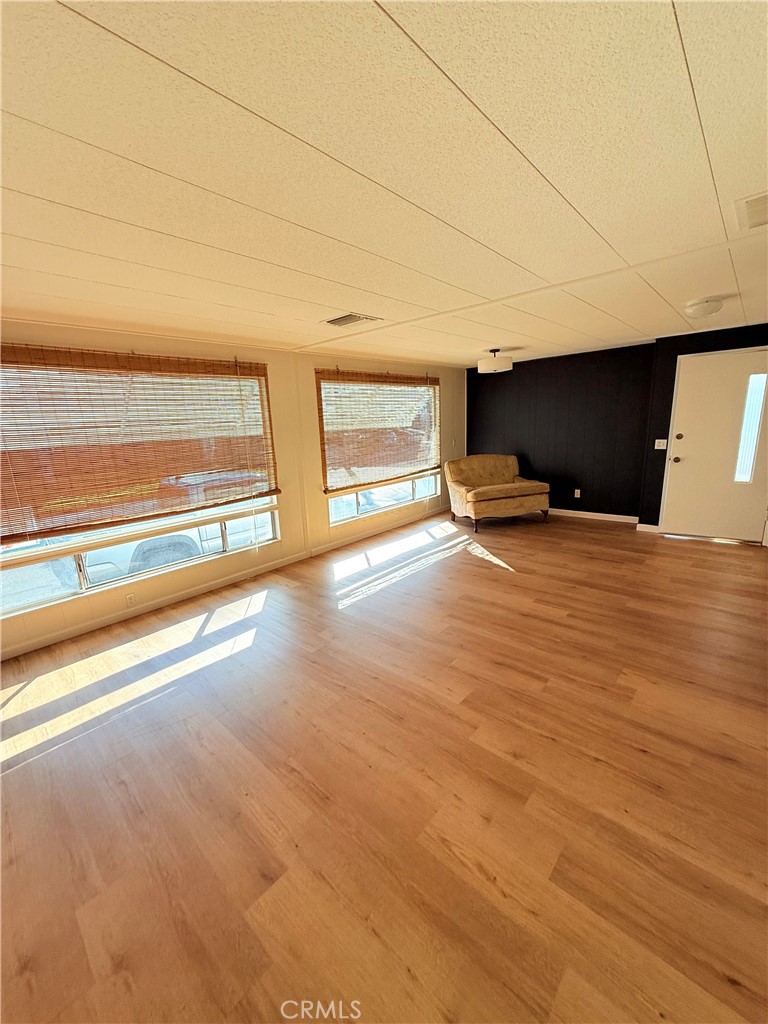 MLS #OC25273742 image #8