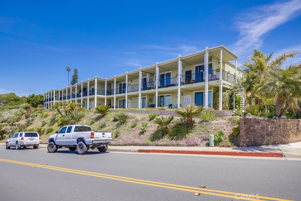 MLS #OC25273743 image #1