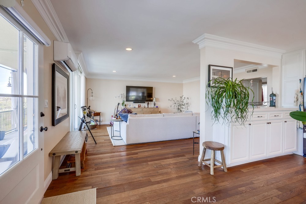 MLS #OC25273743 image #11