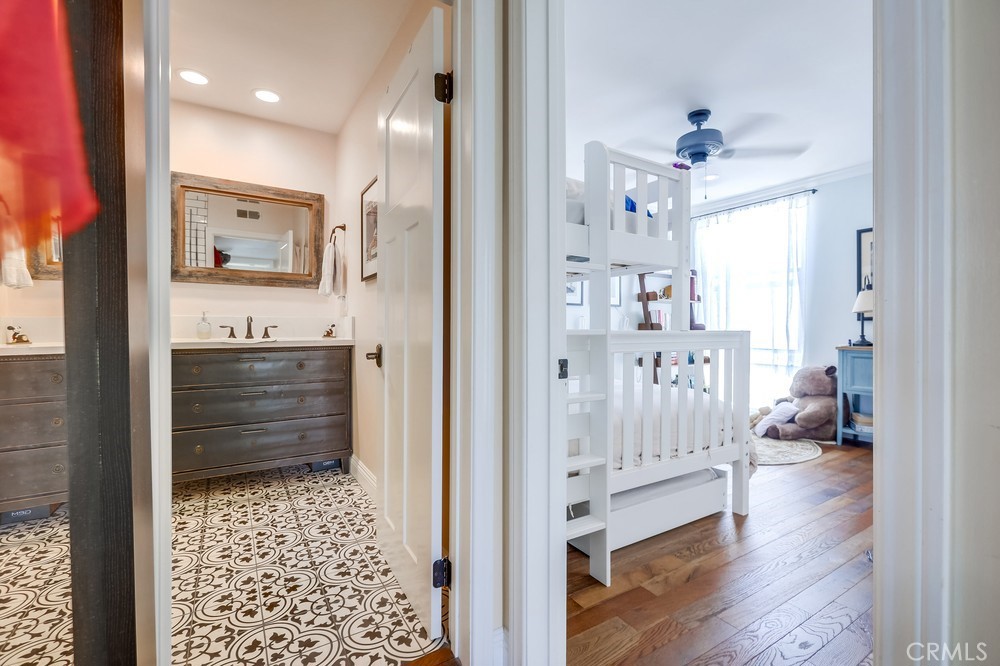 MLS #OC25273743 image #32