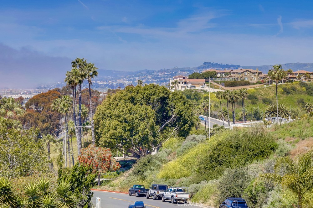 MLS #OC25273743 image #9