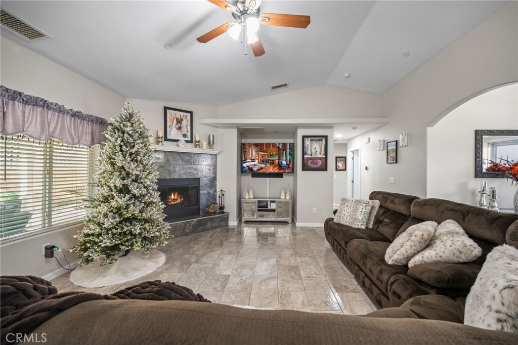 MLS #OC25273757 image #9