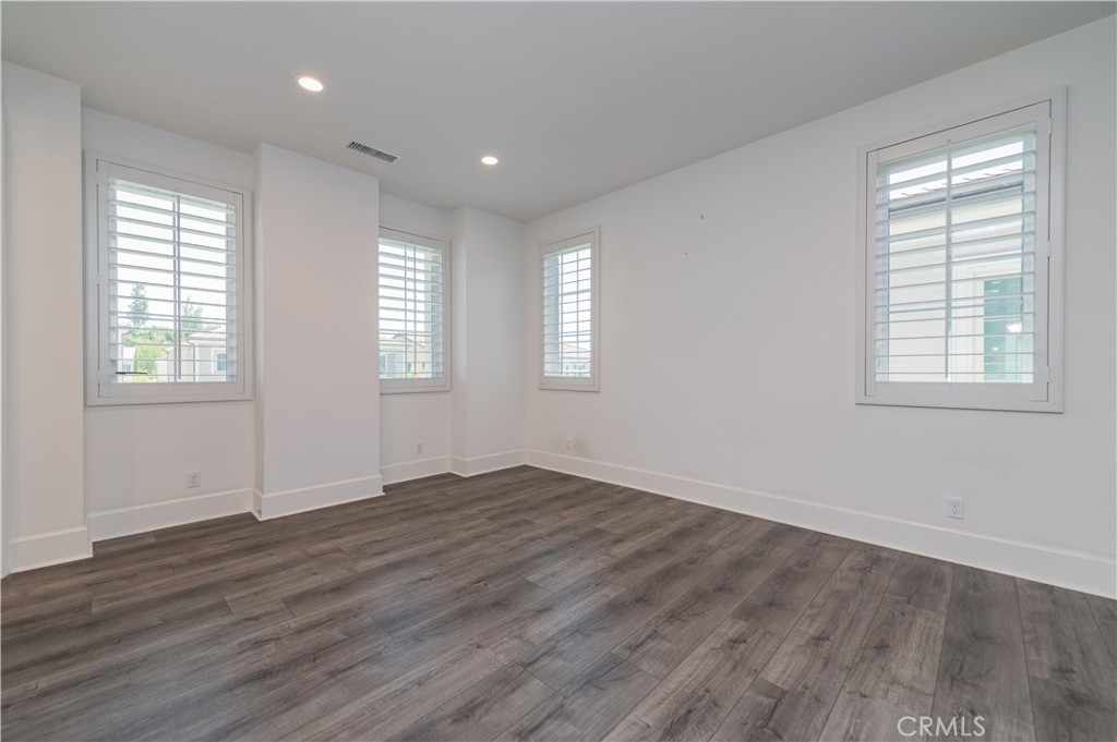 MLS #OC25273769 image #26