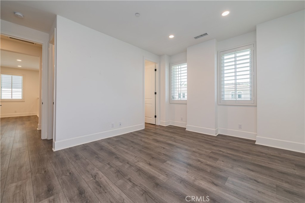 MLS #OC25273769 image #27