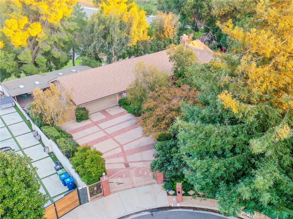 MLS #OC25273790 image #1