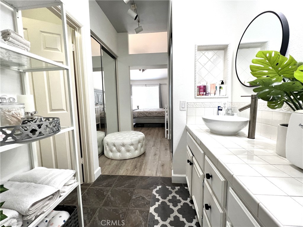 MLS #OC25273791 image #25