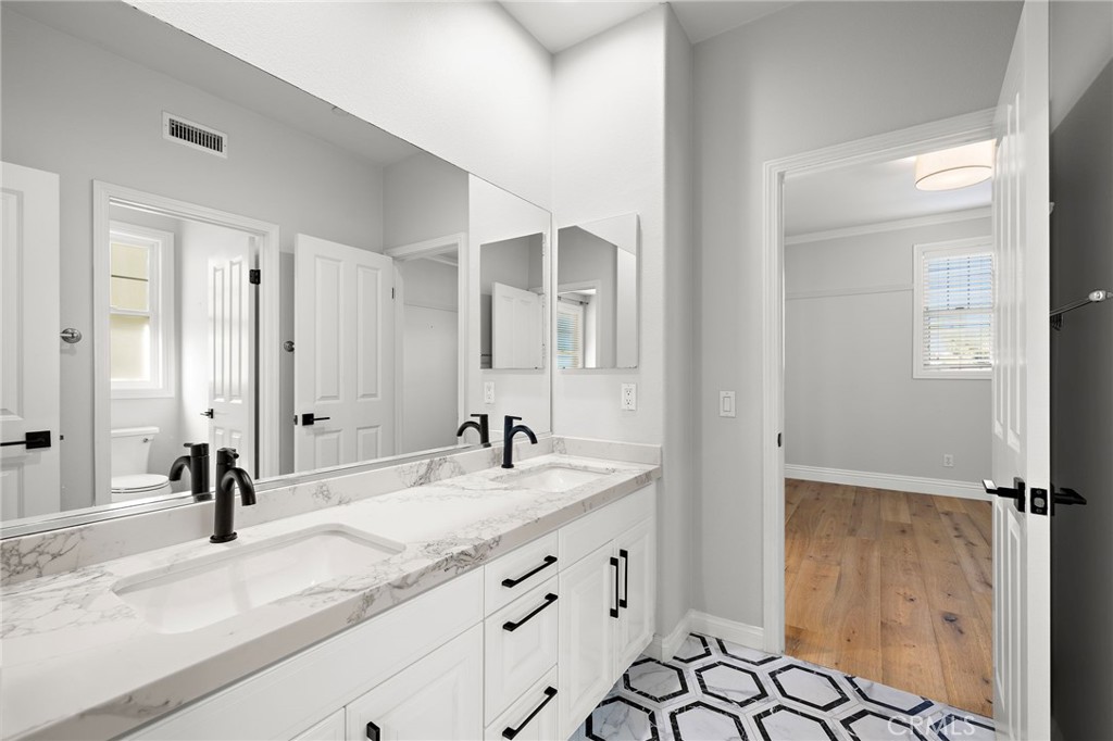 MLS #OC25273809 image #35