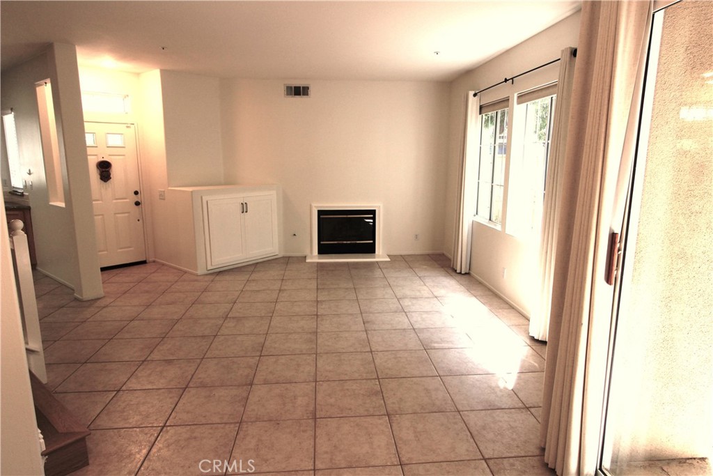 MLS #OC25273933 image #12