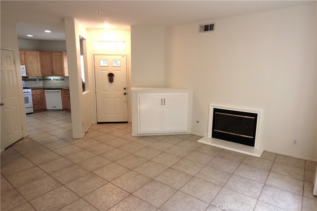 MLS #OC25273933 image #14