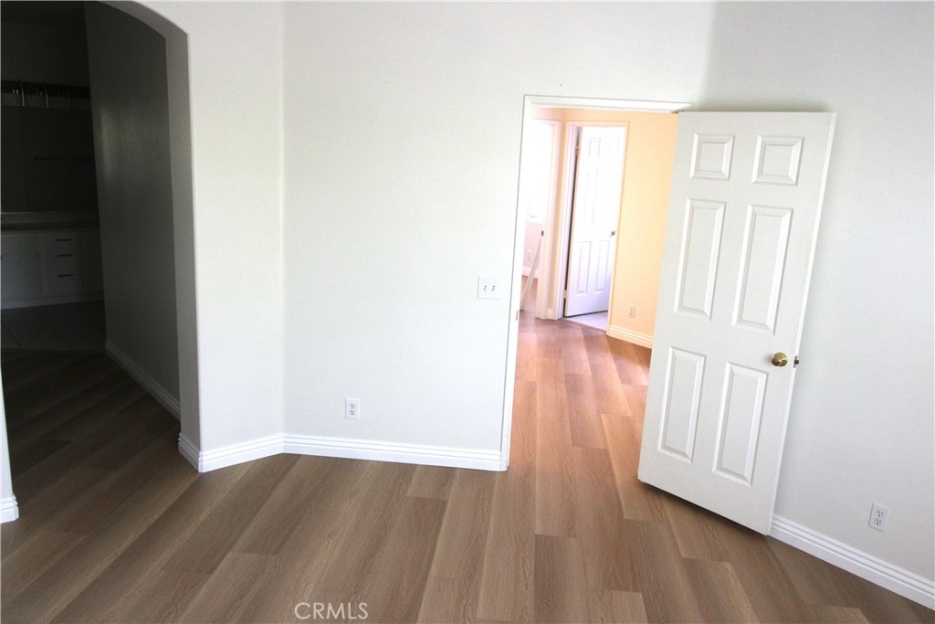 MLS #OC25273933 image #22