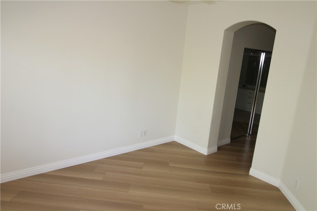 MLS #OC25273933 image #23