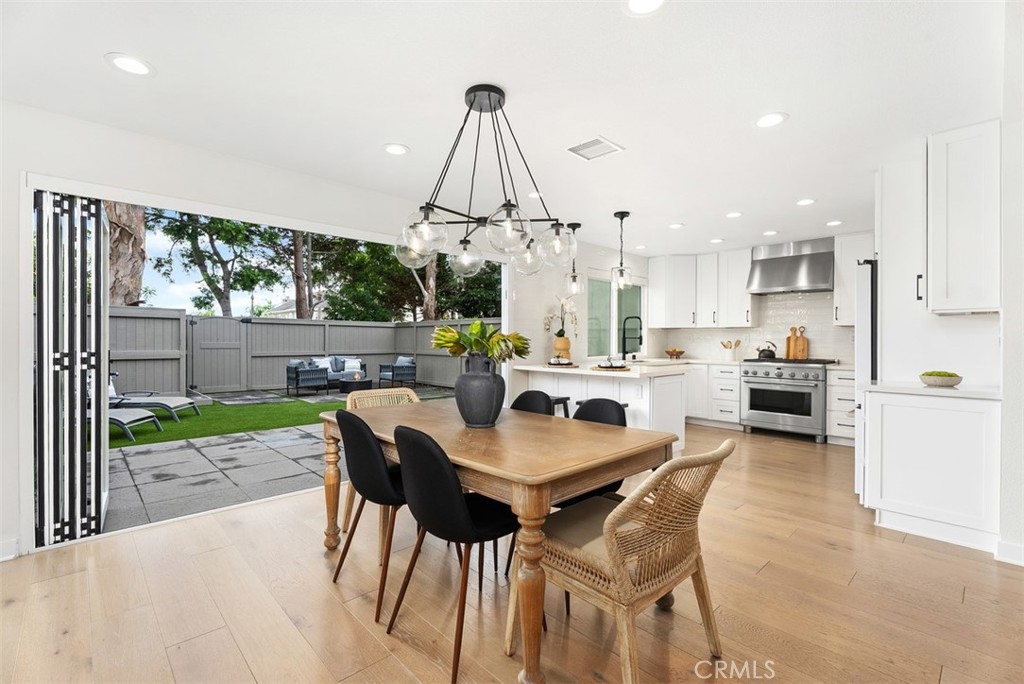 MLS #OC25273962 image #1