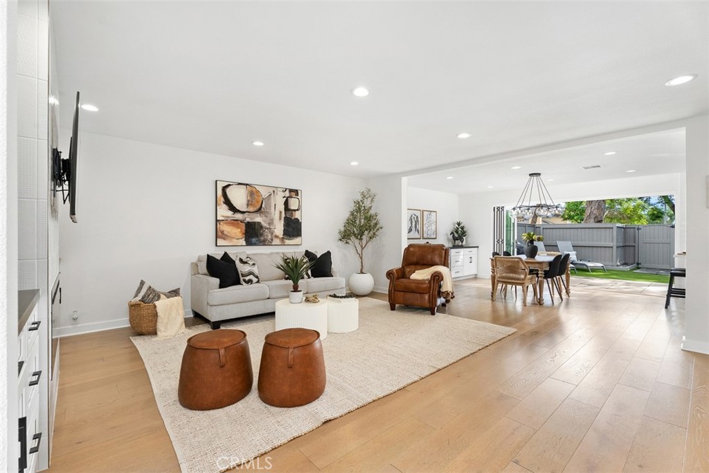 MLS #OC25273962 image #8