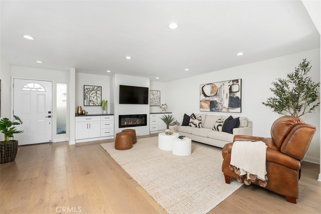 MLS #OC25273962 image #9