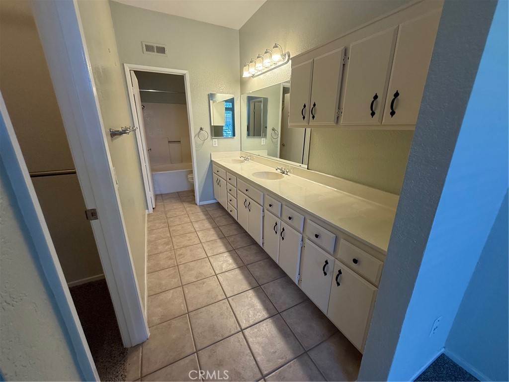 MLS #OC25274018 image #14