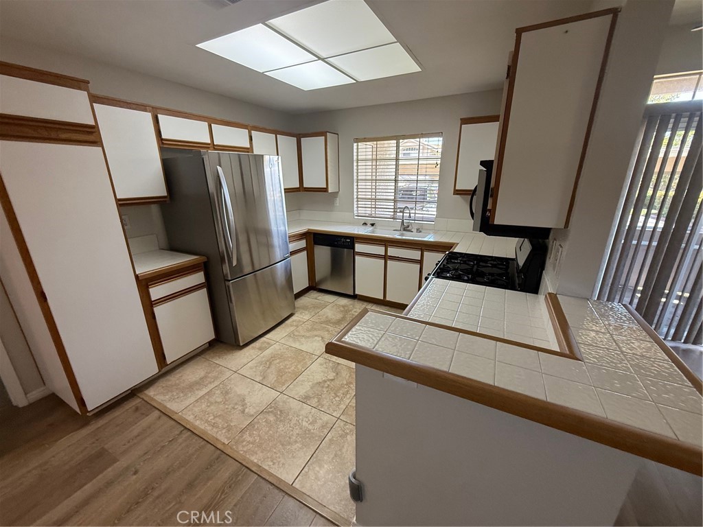 MLS #OC25274018 image #5