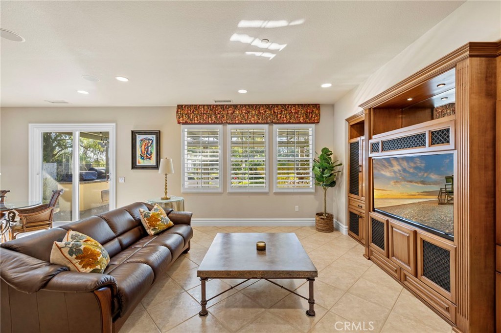 MLS #OC25274049 image #10