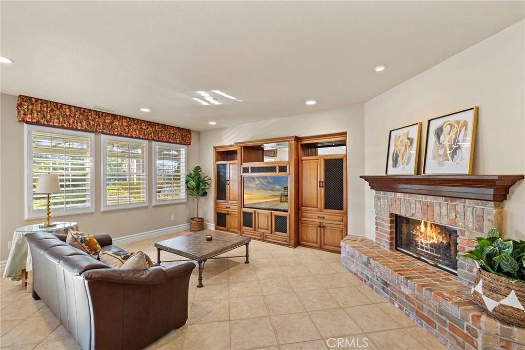 MLS #OC25274049 image #11