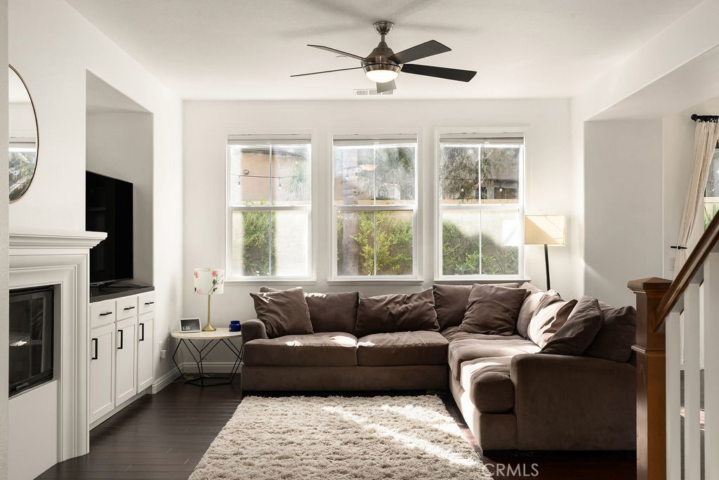 MLS #OC25274069 image #0