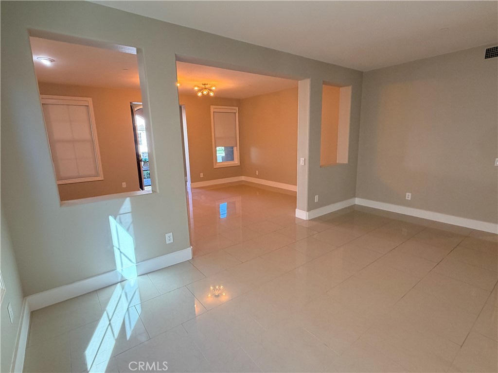 MLS #OC25274072 image #5