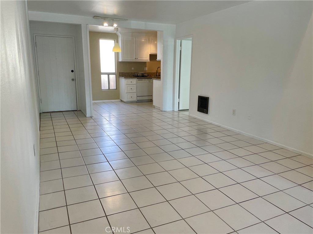 MLS #OC25274088 image #1