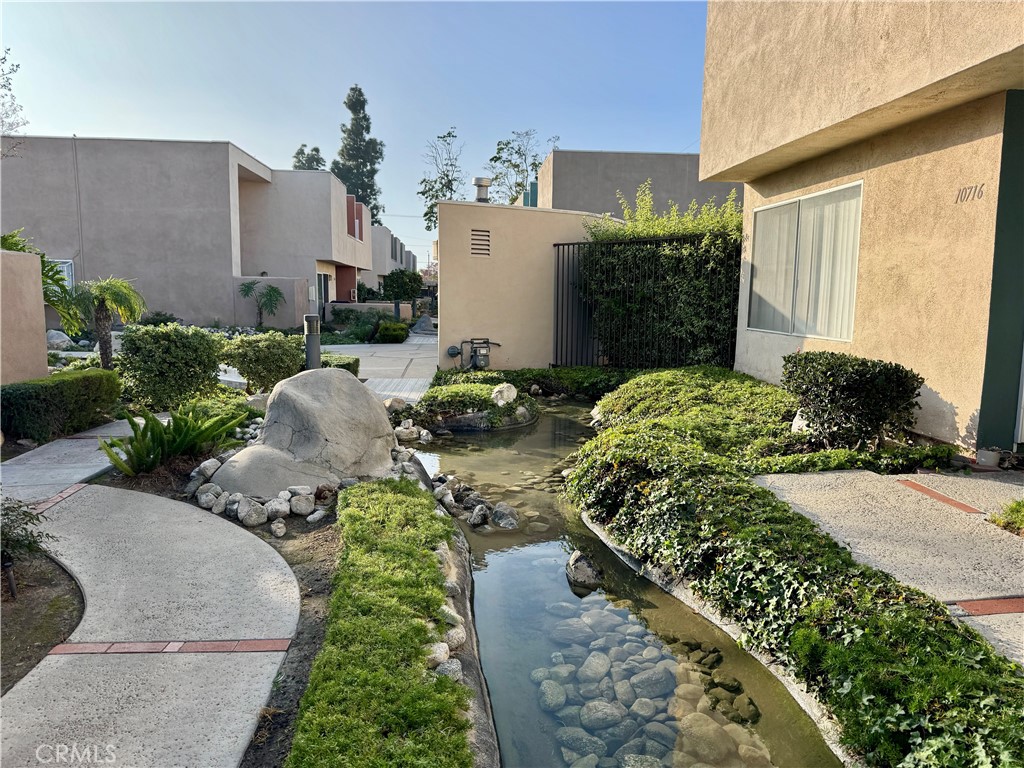 MLS #OC25274112 image #2