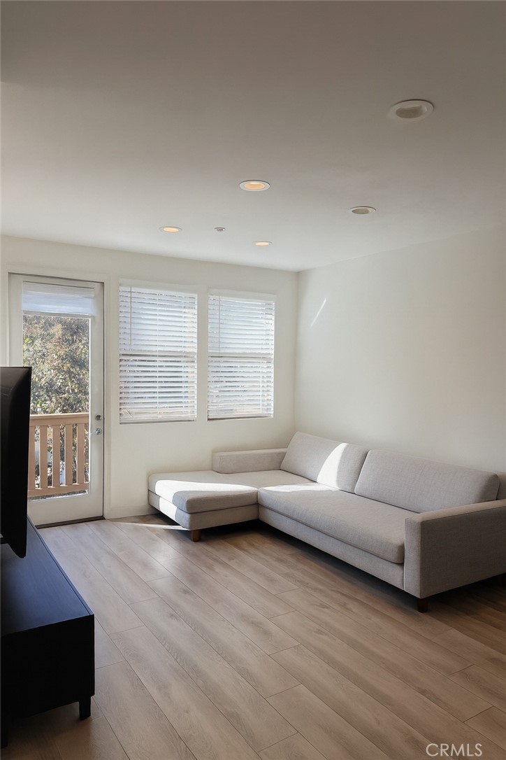 MLS #OC25274149 image #2