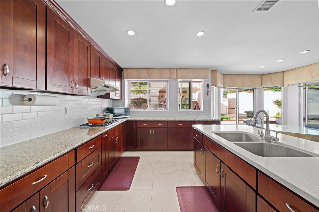 MLS #OC25274238 image #6