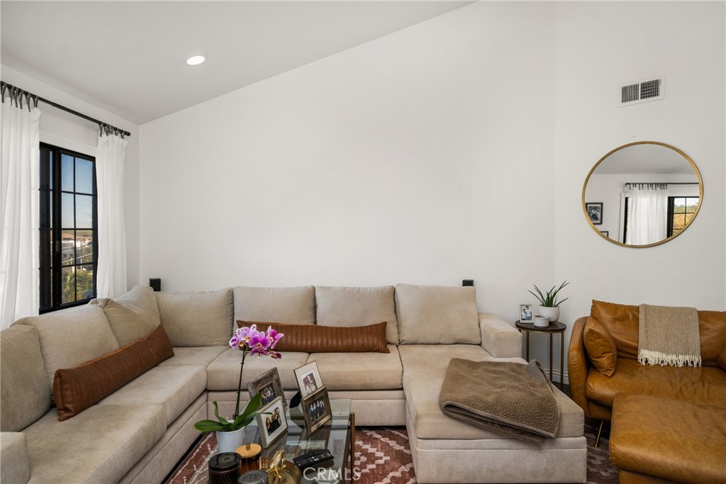 MLS #OC25274245 image #12