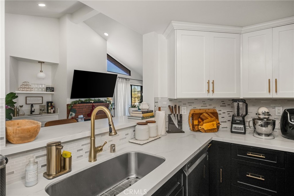 MLS #OC25274245 image #21