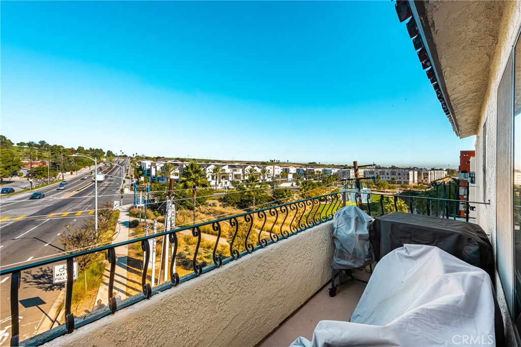 MLS #OC25274245 image #24