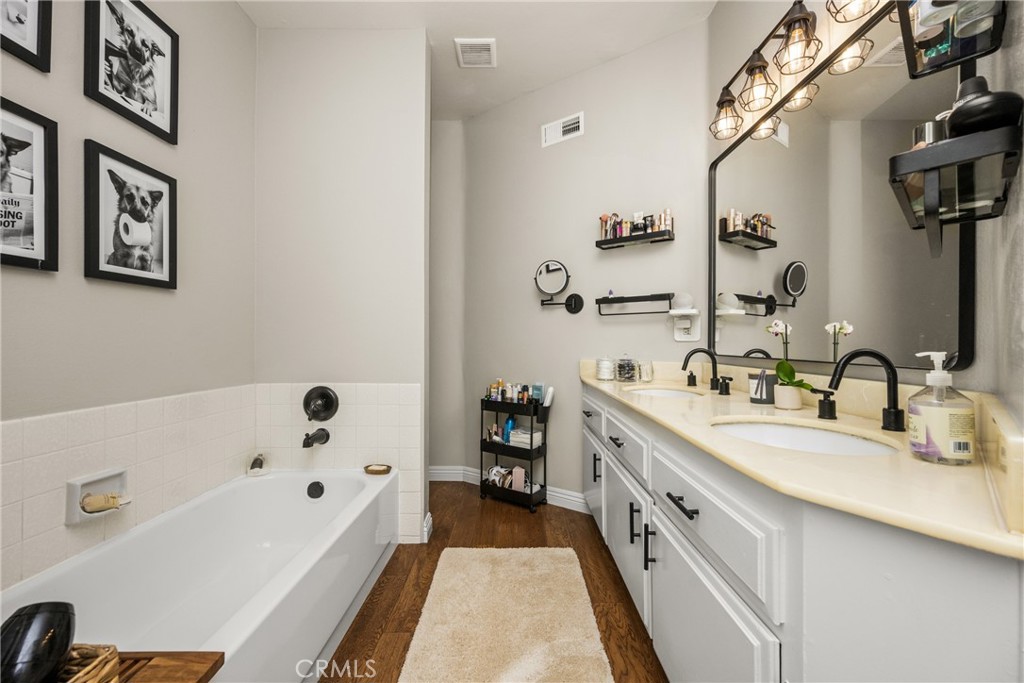 MLS #OC25274245 image #36